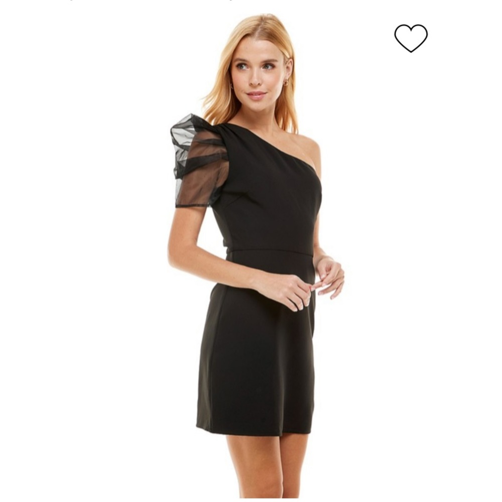 One shoulder sleeve LBD